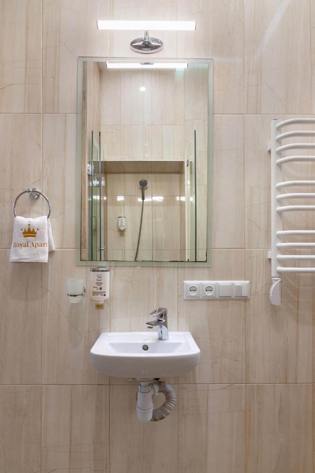 Royal Apartment On Franka 28 Lviv Exterior photo