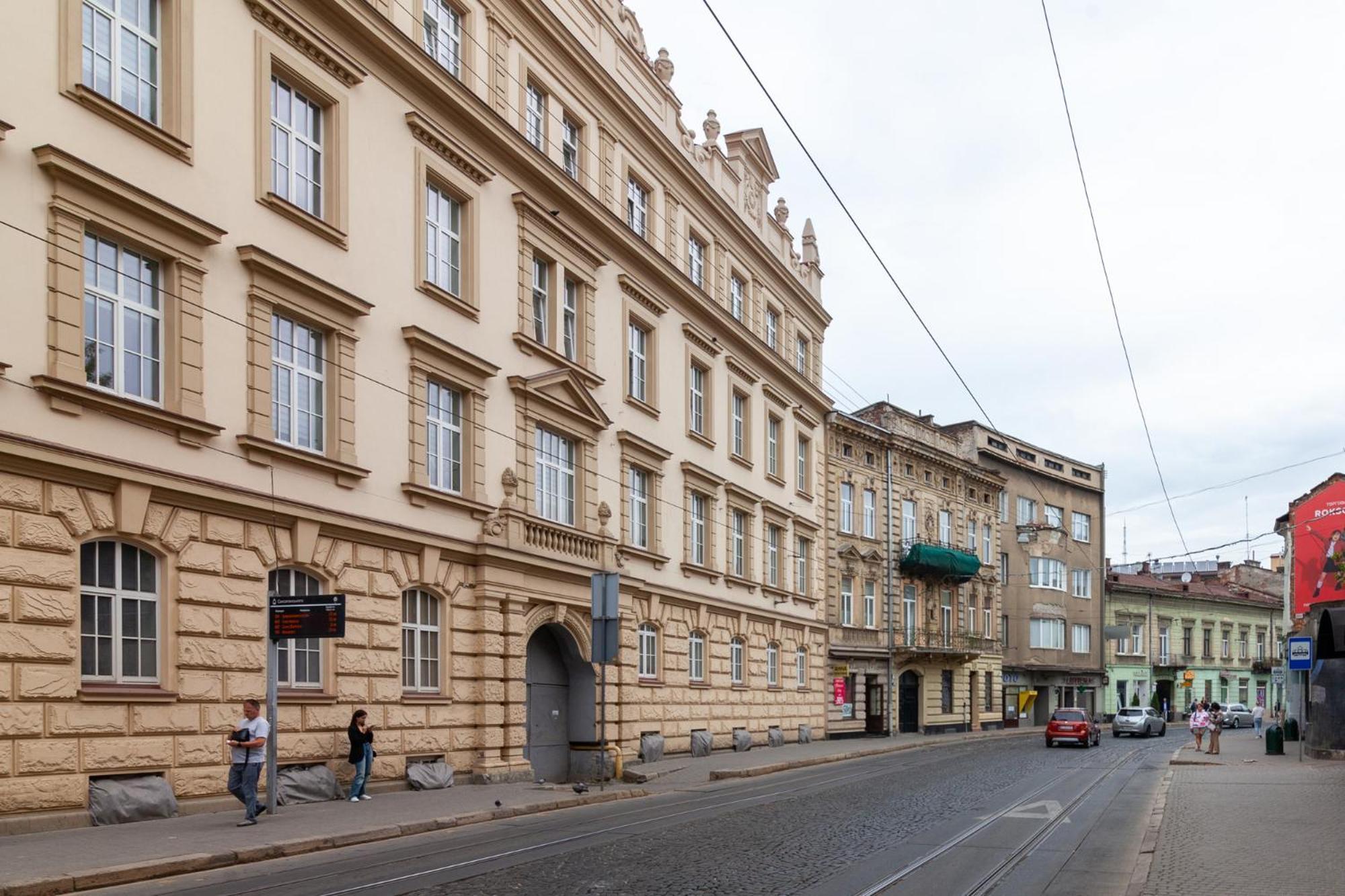Royal Apartment On Franka 28 Lviv Exterior photo