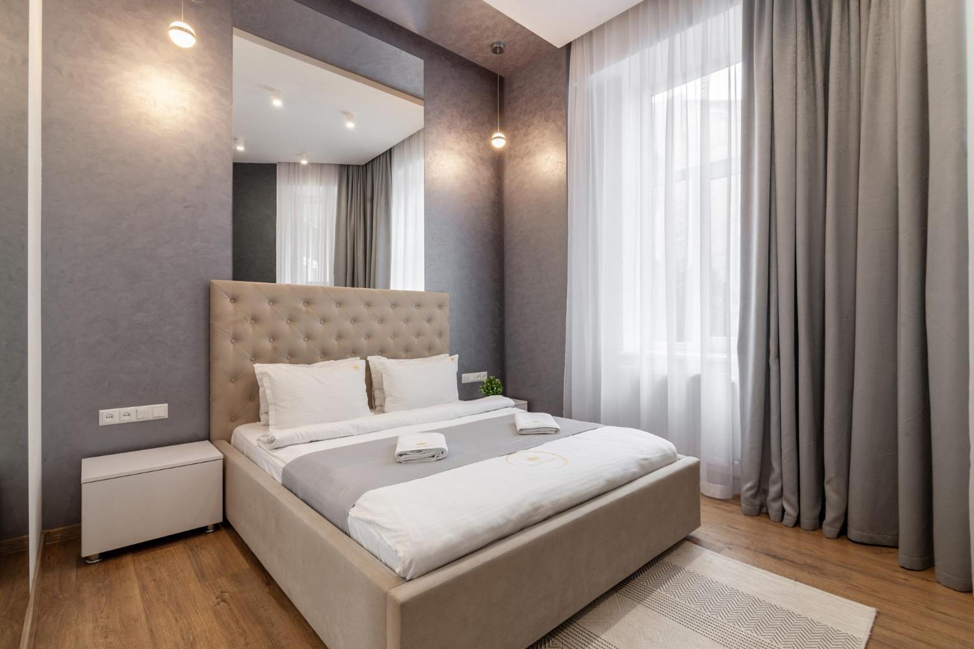 Royal Apartment On Franka 28 Lviv Exterior photo